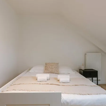 Huswell - Charming Townhouse In Perfect For 6 Guests