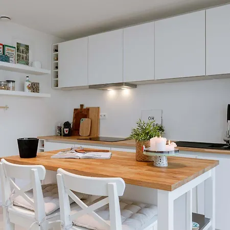 Huswell - Charming Townhouse In Perfect For 6 Guests