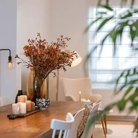 Huswell - Charming Townhouse In Perfect For 6 Guests *